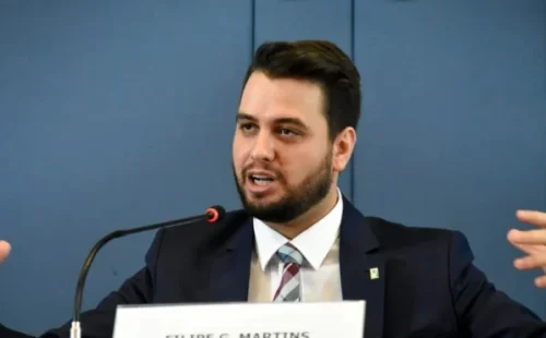 Filipe-Martins-ex-assessor-de-Jair-Bolsonaro-esta-preso-desde-8-de-fevereiro-Reproducao-Fundacao-Alexandre-Gusmao-712x370