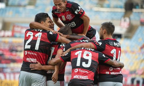 jogadores-do-flamengo-celebram-gol-contra-o-fortaleza-1599354107538_v2_4x3