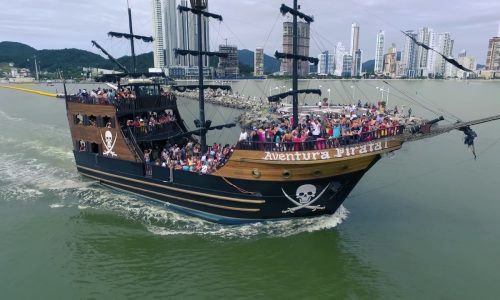 barco pirata balneário camboriú